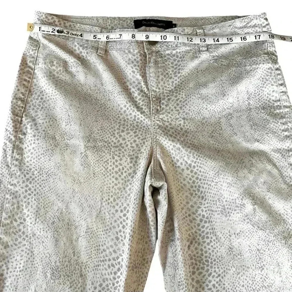 NWOT, Calvin Klein Snake Skin Pattern Slim-Fit Jeans, Size 16, Beige - Picture 5 of 10